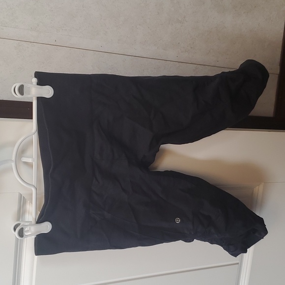 Lulu Lemon Capris - Picture 2 of 2